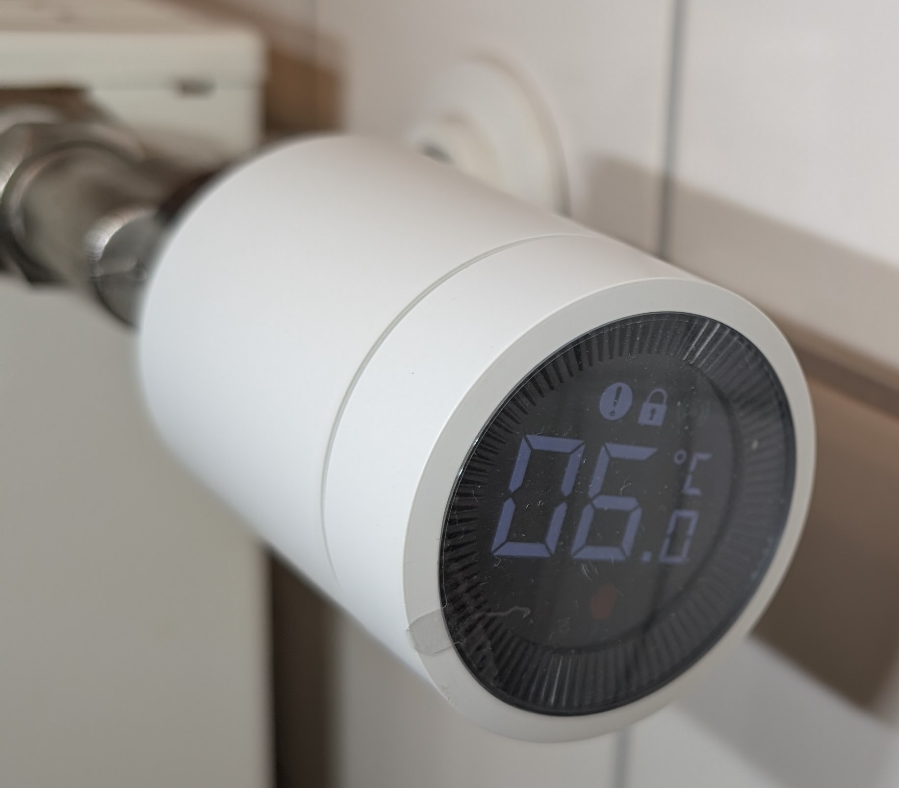 Display eines Heizkörperthermostats mit aktiver Kindersicherung